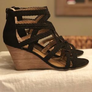 Report black wedge sandals